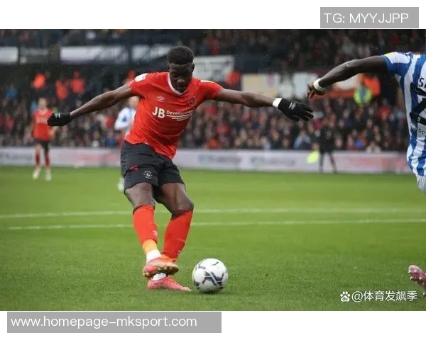 伯顿与巡游者的激烈对决揭示了足球战术的博弈与团队精神的较量 伯顿与巡游者的激烈对决揭示了足球战术的博弈与团队精神的较量