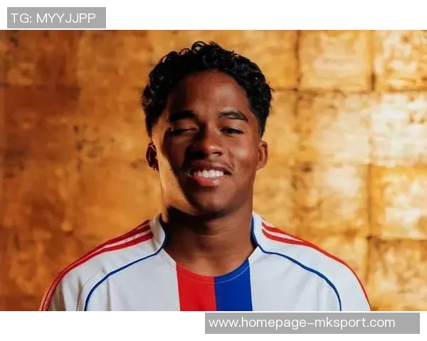 恩德里克的崛起之路：从青涩少年到足球新星的精彩旅程